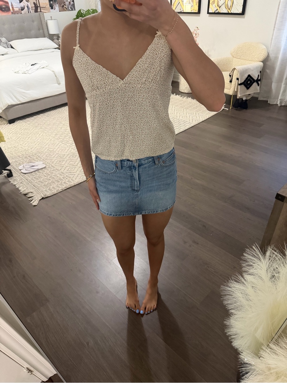 Brandy Melville Cream Floral V-Neck Spaghetti Strap Cami - Picture 3 of 3
